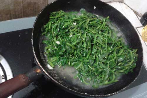 Sai lầm nghiêm trọng khi xào rau rất nhiều người mắc phải