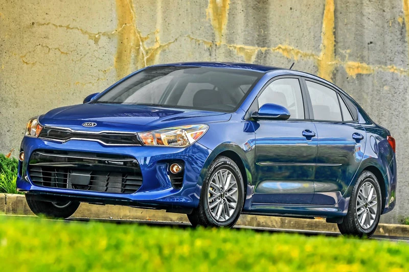 5. Kia Rio 2020 (giá khởi điểm: 15.850 USD, điểm tổng thể: 8,1/10).