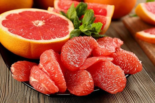 Nếu đang dùng 1 trong 5 loại thuốc này tuyệt đối không ăn bưởi vì cực nguy hiểm