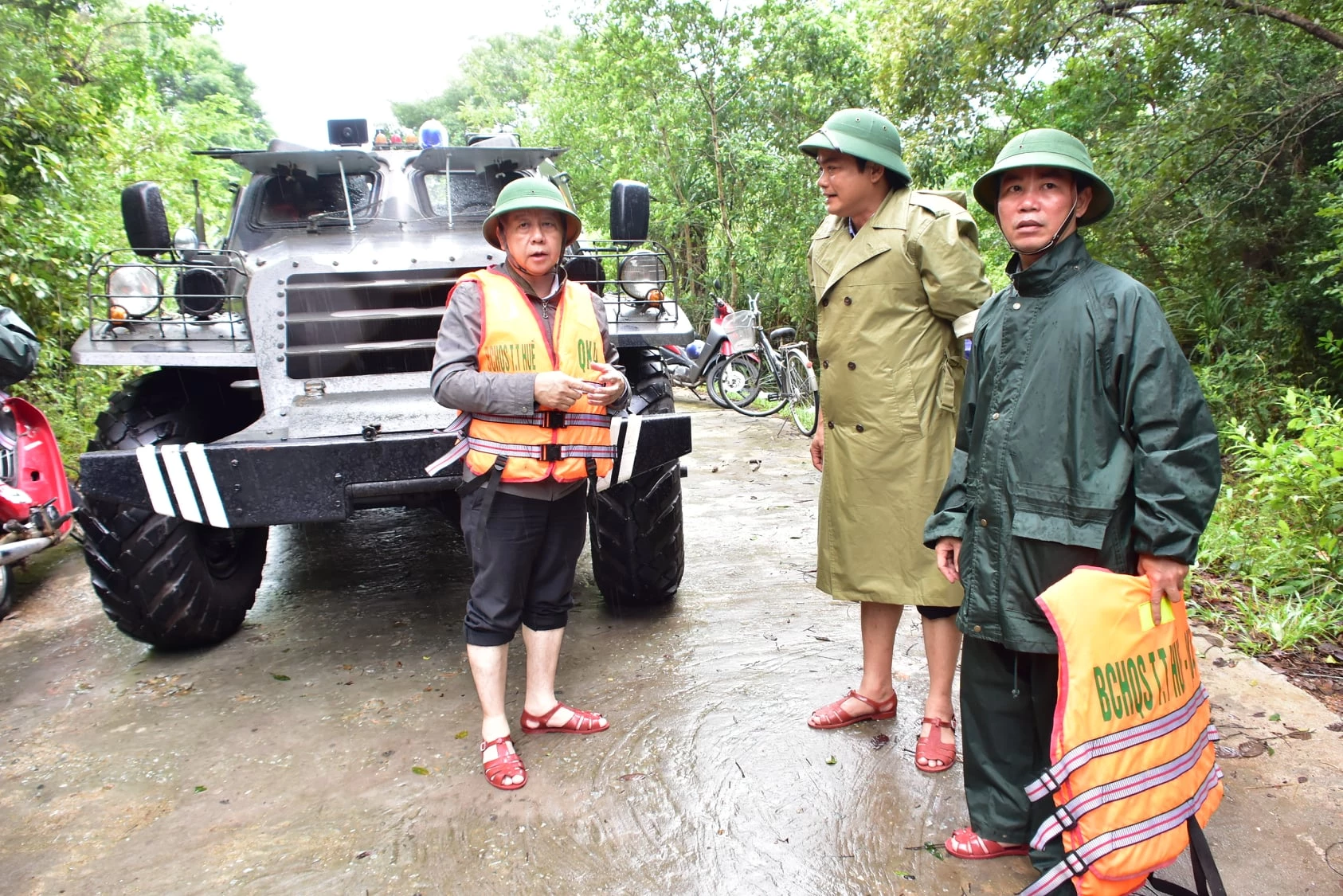 nhờ chủ động trong công tác ứng phó mưa lũ với phương châm “4 tại chỗ” nên đã khắc phục thấp nhất thiệt hại do lũ gây ra. 