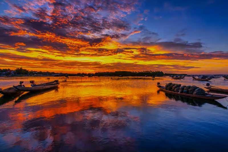 Ngắm vẻ đẹp 'siêu thực' khi hoàng hôn của đầm đẹp nhất nhì xứ Huế