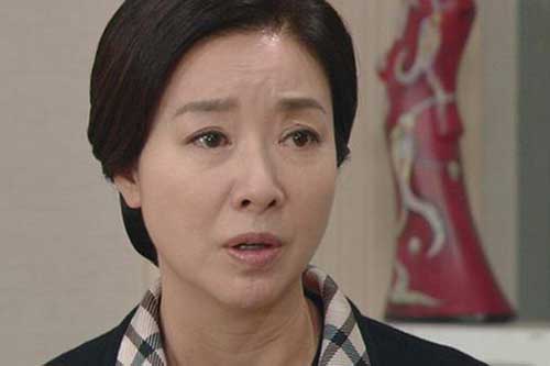 Nhờ mẹ chồng trông cháu, bà nhận lời nhưng điều kiện kèm theo khiến tôi giận dữ bế con đi gửi người khác