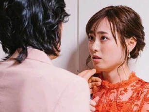 Anh bạn thân của chồng đến ở nhờ nửa tháng, tôi hoảng loạn mỗi lần nhìn vào căn bếp