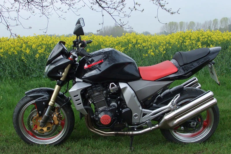 10. Kawasaki Z1000 2004 (vận tốc tối đa: 249 km/h).