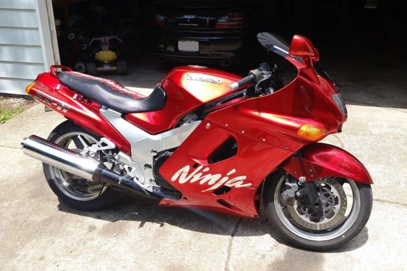 6. Kawasaki Ninja ZX-11 2001 (vận tốc tối đa: 283 km/h).