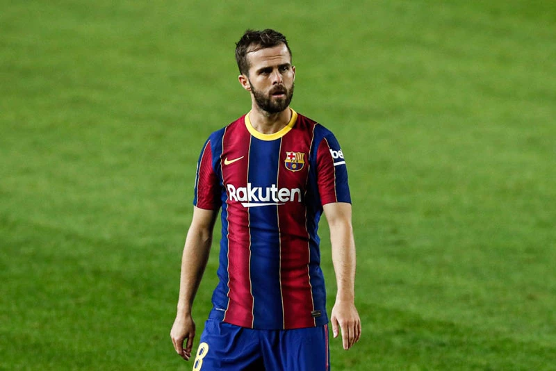 Tiền vệ: Miralem Pjanic (Juventus sang Barcelona, 60 triệu euro).