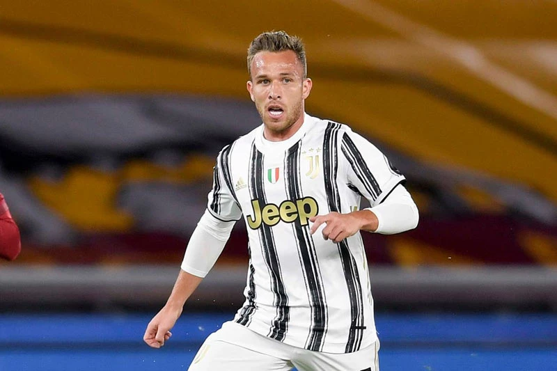 Tiền vệ: Arthur Melo (Barcelona đến Juventus, 72 triệu euro).