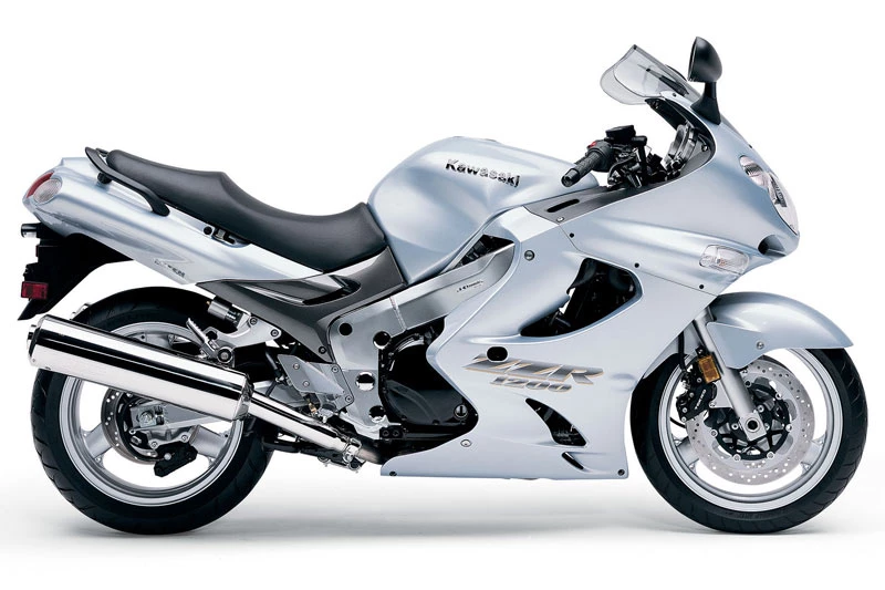 8. Kawasaki ZZR1200 2004 (vận tốc tối đa: 270 km/h).