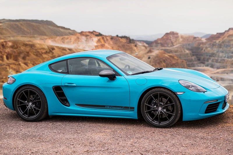 9. Porsche 718 Cayman 2020 (giá khởi điểm: 57.500 USD).