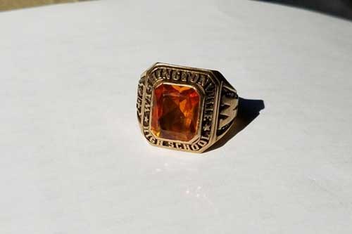 Tìm lại nhẫn vàng quý giá sau nửa thế kỷ mất tích