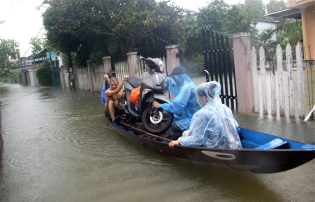 Bão số 6 vừa suy yếu lại xuất hiện áp thấp nhiệt đới mới trên Biển Đông - Ảnh 3.