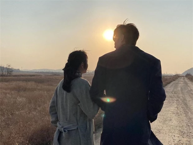 So động thái của Lee Min Ho trong ngày sinh nhật Suzy - Kim Go Eun: Người mập mờ, người rõ ràng đến lạ, tình tin đồn mới được đối xử đặc biệt - Ảnh 9.