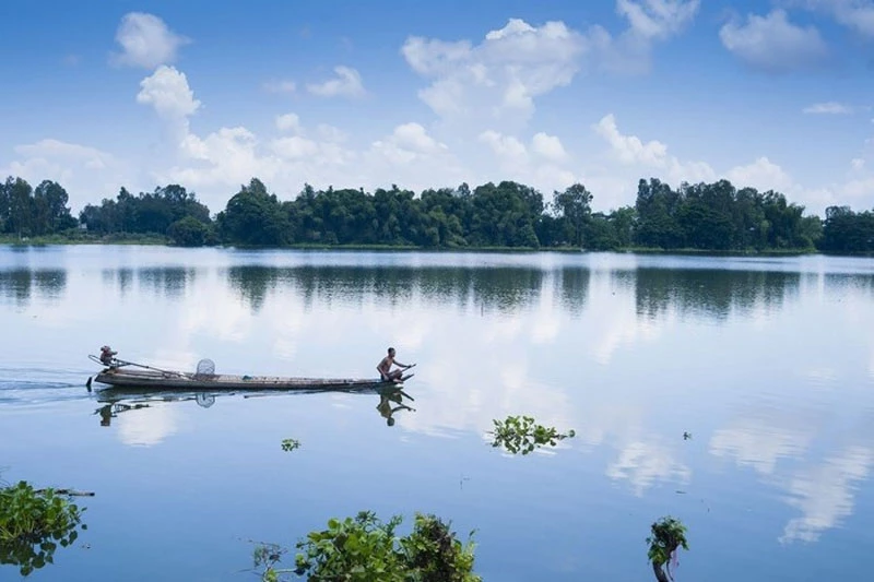 Búng cung cấp nước ngọt sinh hoạt cho người dân trong vùng và vùng phụ cận. Ảnh: Nguyen Chau.