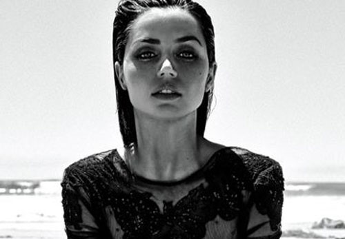 'Bond Girl' người Cuba đẹp hút hồn trên Vogue Mexico