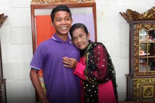 Chàng trai 16 tuổi từng dọa tự tử để cưới cụ bà 71 tuổi cách đây 3 năm giờ có cuộc sống ra sao?