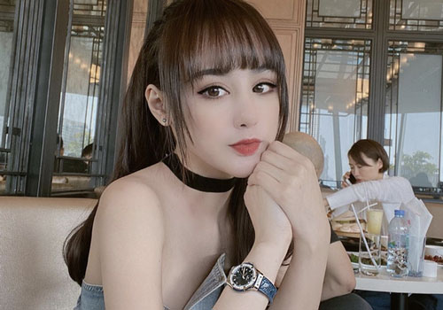 Bạn gái hotgirl của Karik xuất hiện trên sóng truyền hình Rap Việt, nhan sắc lạ và khác biệt quá lớn khiến netizen dậy sóng