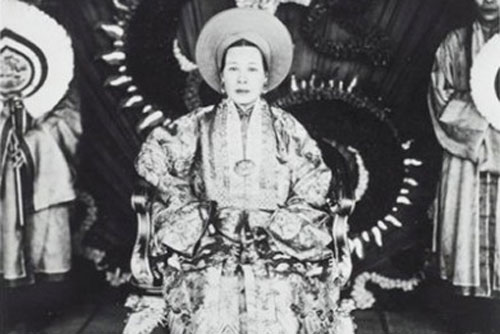 Cuộc đời chìm nổi của Hoàng Thái hậu xuất thân cung nữ