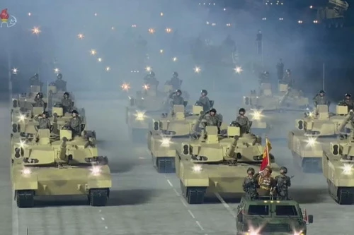 Đoàn xe tăng thế hệ mới của Triều Tiên xuất hiện trong lễ duyệt binh. Ảnh: TASS.