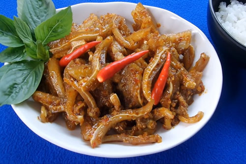 Đổi vị cho bữa tối với món tai heo xào sả ớt ngon giòn, lạ miệng