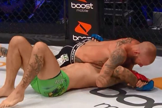 Cận cảnh cú ‘bẻ càng’ đáng sợ khiến võ sĩ Anh phải xin thua