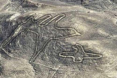 Những hình vẽ kỳ lạ trên vùng sa mạc