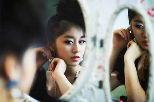 Đàn bà có 3 thứ càng giữ càng bất hạnh, 2 thứ càng nắm chặt lại giúp tăng phúc khí, vạn đàn ông mê