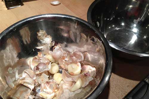 Mẹo bóc tỏi cực nhanh, cực dễ dàng