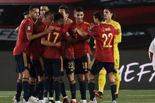 Tây Ban Nha và màn tổng duyệt bất thành
