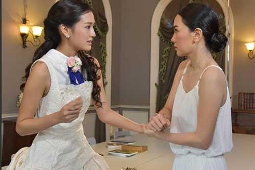 Chị chồng xấu tính định lấy cặp lộc bình nhưng tôi không đồng ý, thấy vậy bố chồng liền mắng tôi keo kiệt, nhỏ mọn