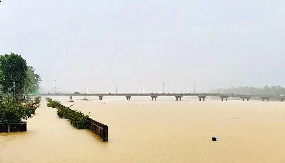 Mưa lũ trên địa bàn tỉnh Thừa Thiên Huế vẫn rất lớn, nhưng tất cả các hồ đập trên địa bàn tỉnh vẫn an toàn.