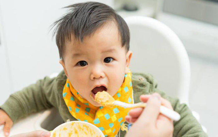 Thực đơn ăn dặm khiến bé 5 tháng tuổi đã bị sỏi thận