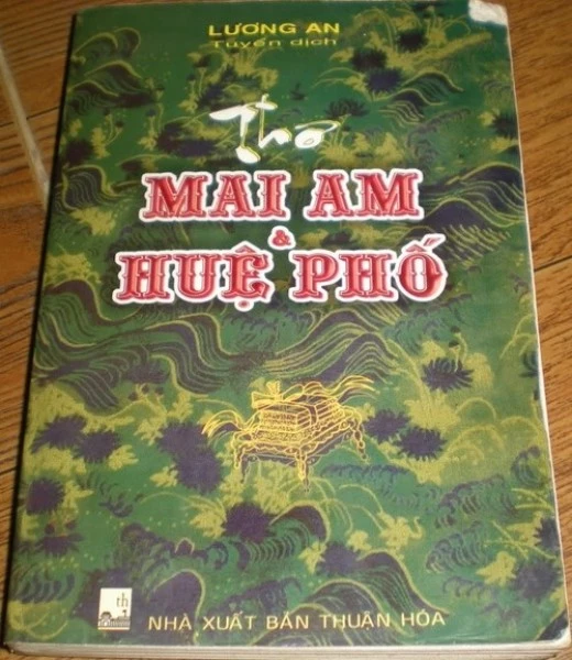 Tập thơ của nữ sĩ Mai Am và em gái Huệ Phố do Lương An tuyển dịch.