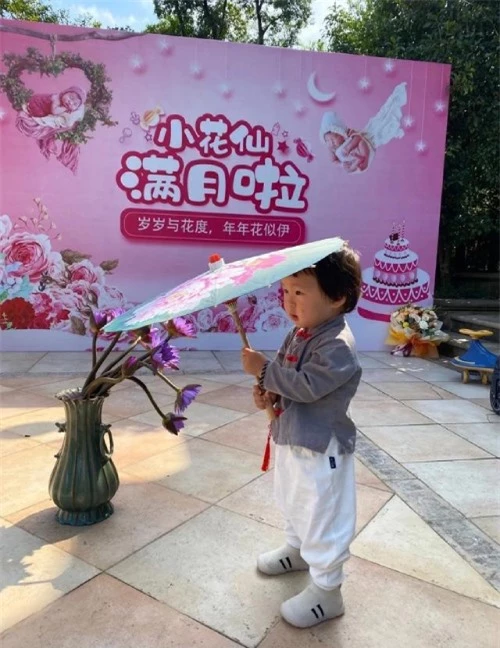 Con trai lớn của vợ chồng ông Trương mới hơn 1 tuổi.