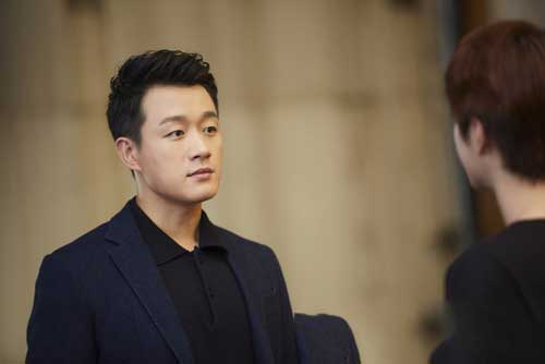 Ném vội vali ngoài đường khi thấy vợ bị hàng xóm đánh, nhưng tôi vừa giữ tay cô ta thì càng nhục nhã vì lời trách: Không biết dạy vợ!