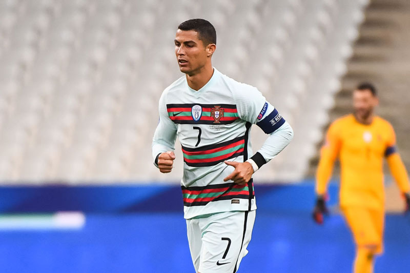 Ronaldo bị HLV đối thủ chê 'mất tích' trên sân