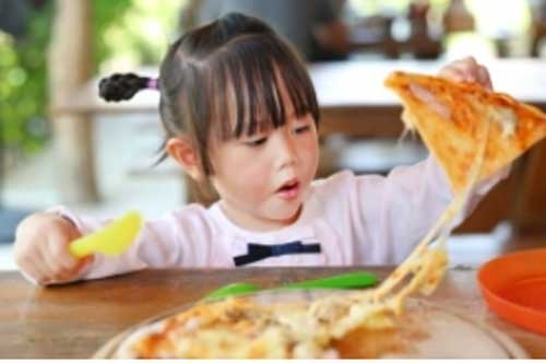 5 thực phẩm gây hại cho não bộ của trẻ, bé ăn càng nhiều càng kém thông minh