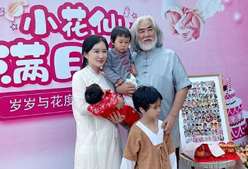 Đạo diễn U70 Trương Kỷ Trung làm đầy tháng cho con