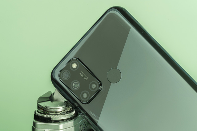 Cận cảnh Realme 7i: Màn hình 90Hz, camera AI 64MP, RAM 8GB, pin 5.000 mAh