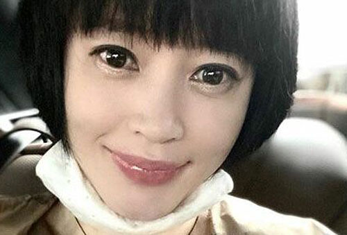 Kim Hye Soo được khen trẻ ở tuổi 50