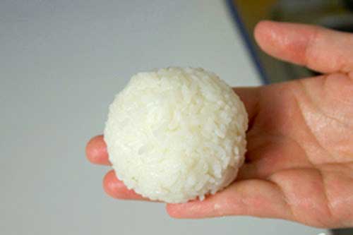 Trị mụn đầu đen hiệu quả nhờ cơm nóng