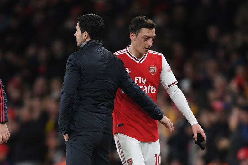 Ozil đăng bài 'nhắc khéo' HLV Arteta về đẳng cấp thực sự