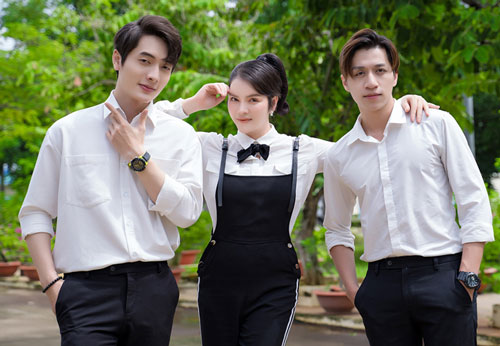 Lý Nhã Kỳ hội ngộ hai thành viên nhóm The Wings