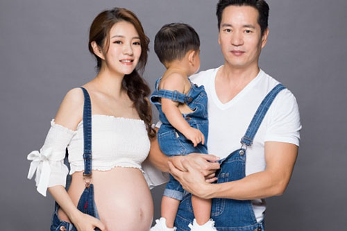 An Dĩ Hiên thay 6 bộ đồ để khoe bầu