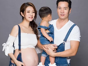 An Dĩ Hiên thay 6 bộ đồ để khoe bầu