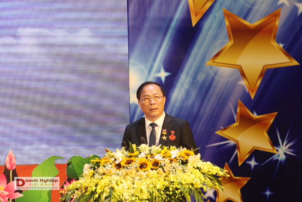 Ông Nguyễn Văn Đệ, Chủ tịch Hiệp hội Doanh nghiệp tỉnh Thanh Hóa  phát biểu khai mạc lễ tôn vinh.