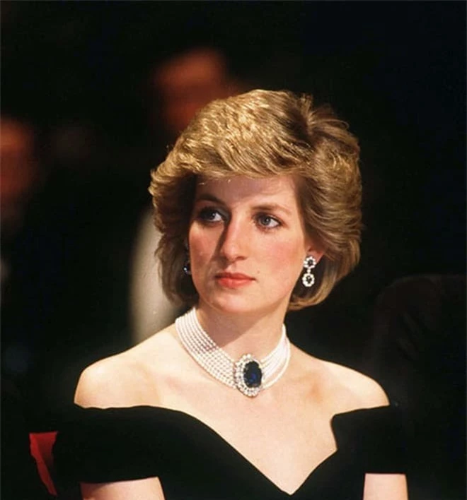 Công nương Diana tố chồng bội bạc trên truyền hình vì không chấp nhận làm bù nhìn 1