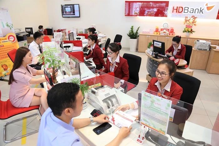 Năm 2020, HDBank là ngân hàng đầu tiên của Việt Nam triển khai nhiều dịch vụ ứng dụng công nghệ hiện đại.