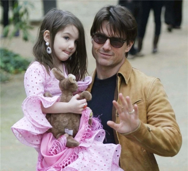 'Thiên thần nhí' Suri Cruise cao lớn xinh đẹp như một thiếu nữ