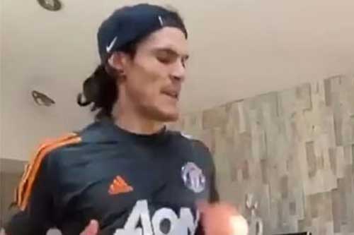 &#x1EA4;n &#x111;&#x1ECB;nh tr&#x1EAD;n ra m&#x1EAF;t c&#x1EE7;a Cavani cho M.U