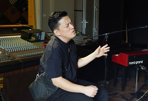 Lam Trường làm liveshow trực tuyến